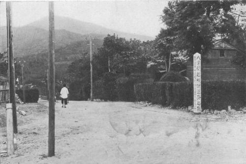 八通關道路路口