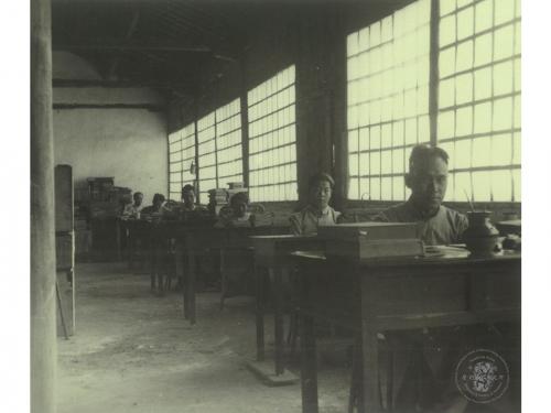 1939年　昆明寶臺山歷史組辦公室內部
