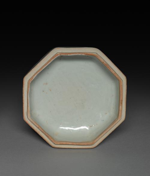 Hexagonal Covered Box with Lions in Relief: Qingbai Ware