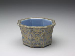 清　十八世紀末～十九世紀初 描金銀番蓮八方瓷花盆