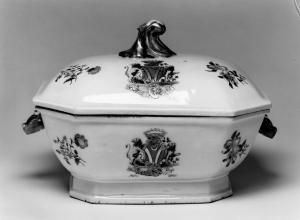 Tureen with English Coat of Arms, one of a pair
