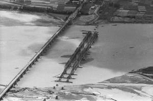 大肚溪鐵路橋梁在八七水災中斷裂