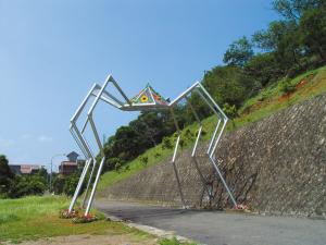 2003年關渡花卉藝術節「花想」〈豬八戒大戰花蛛精 〉