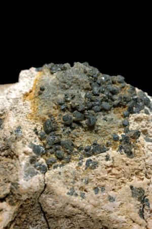 閃鋅礦是世界重要的產鋅礦物
