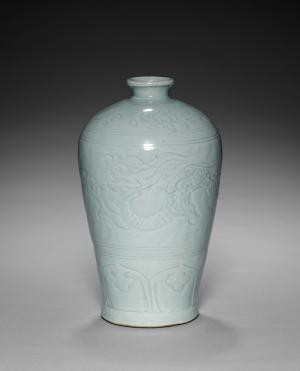 Meiping Vase with Dragon Motif