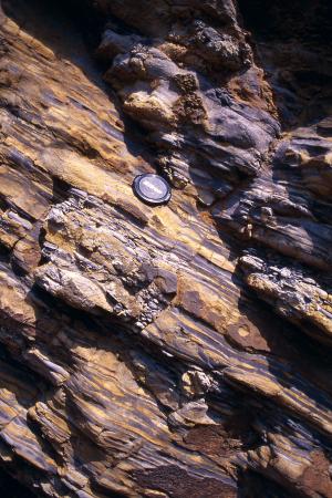 砂頁岩互層構成美麗細小的層理