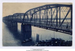 臺北淡水河的鐵橋