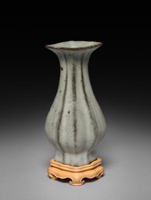 Lobed Vase: Guan ware