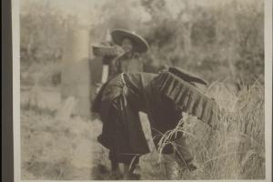 從事農忙的客家婦女 Hakka women working on a farm