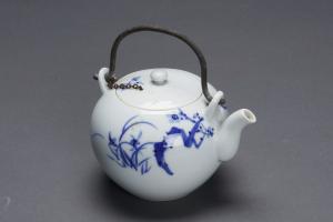 青花蘭草圓茶壺