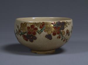 彩繪梅花紋茶碗