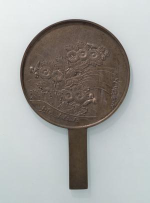 菊花紋柄鏡