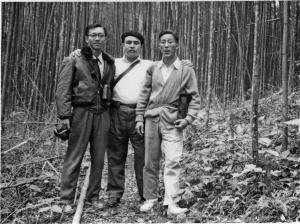 調查人員吳燕和(左一)與嚮導