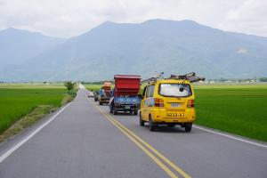 請神車隊行經伯朗大道