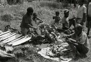 Baruya 人與鹽條 Baruya People and Salt Bars