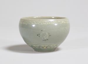 青瓷鑲嵌菊花紋杯
