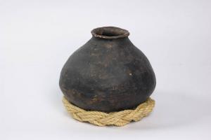 陶壺 Earthen Pot