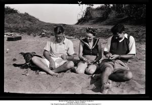 John Hurden, Rella Warner and Donald Bews on beach