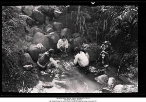 Laundry in the creek near Jiaobanshan