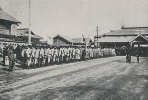 從臺南廳下出征的日本應援隊員於臺南停車場凱旋 
