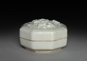 Hexagonal Covered Box with Lions in Relief: Qingbai Ware