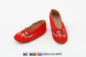 紅綢地繡花童鞋