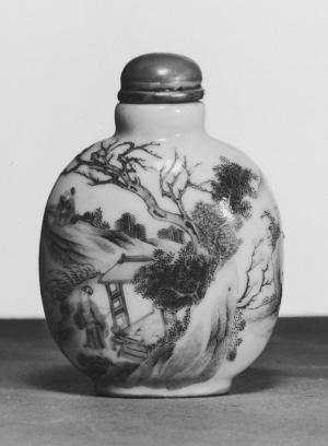 Snuff Bottle with Leisurely Pursuits in the Country