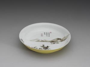 清 雍正 琺瑯彩瓷赭墨山水盤