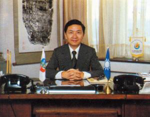 鄧昌國擔任中國電視公司副總經理時獨照