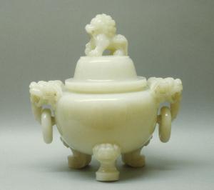 Covered Bowl with Fu Lion