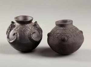 魯凱族陶器組「公母壺」