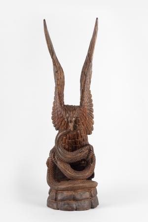 索羅門群島老鷹啄蛇木雕(Solomon Islands Eagle with Snake Wooden Sculpture)