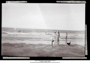 Arthur and Rella Warner on the beach