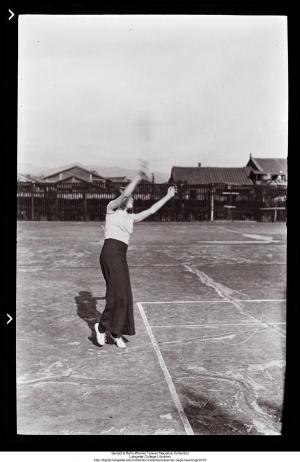 Rella Warner serving a tennis ball