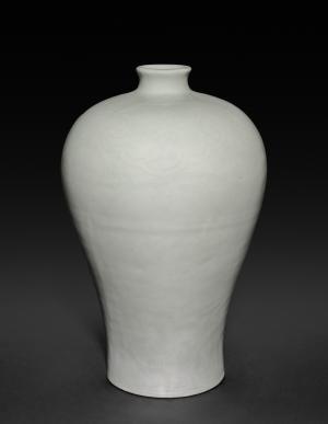 Meiping  Vase with Cloud Collars and Peony Sprays
