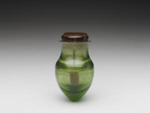 清 十八/十九世紀 橄欖綠色玻璃鼻煙壺