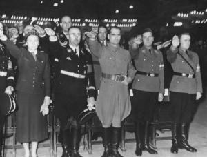 1939 年 2 月 13 日Scholtz-Klink與德國黨衛軍領袖希姆萊等人合影於納粹青年集會