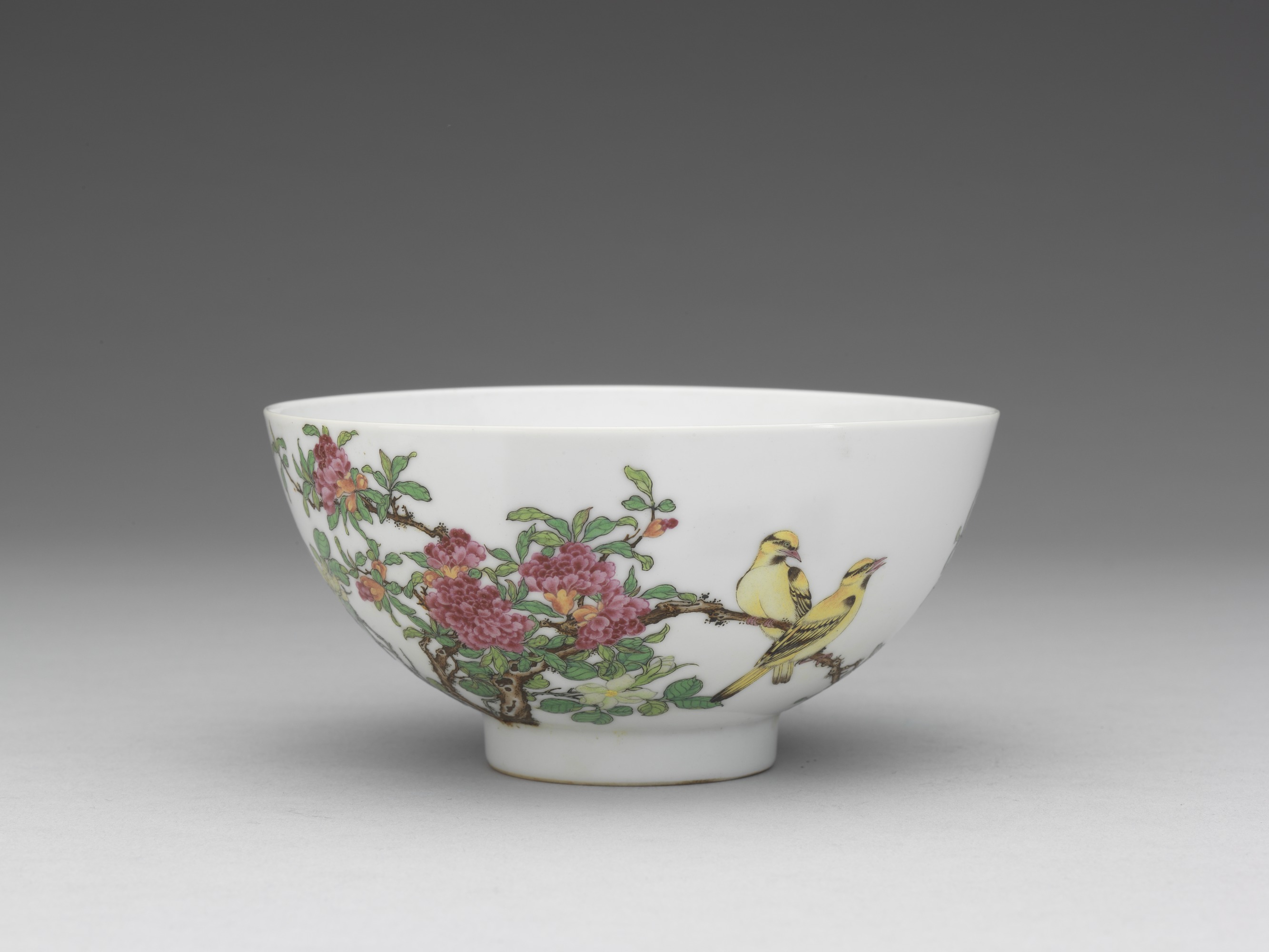 清雍正琺瑯彩瓷石榴黃鸝碗| 開放博物館