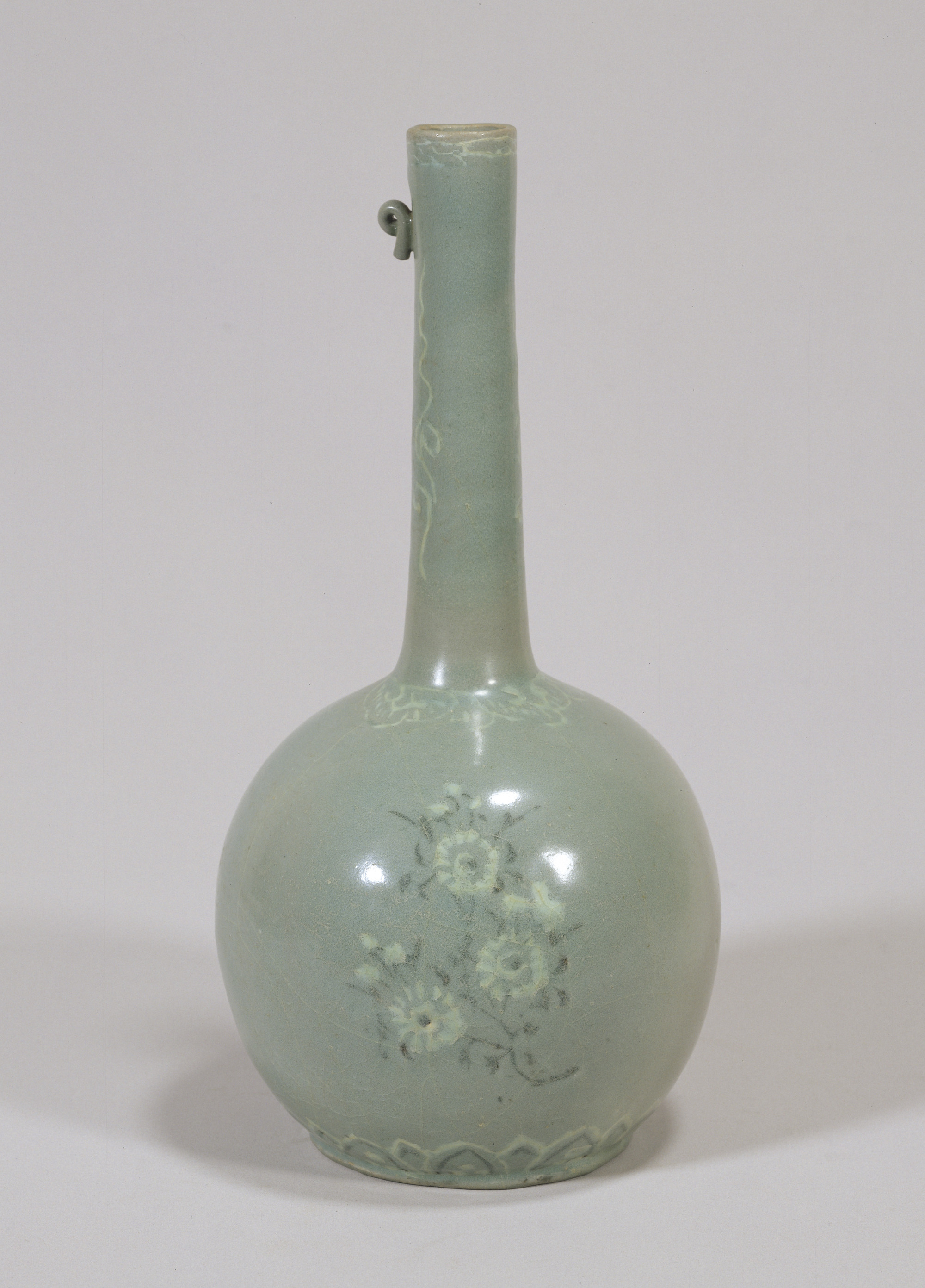 青瓷鑲嵌菊花紋長頸瓶| 開放博物館